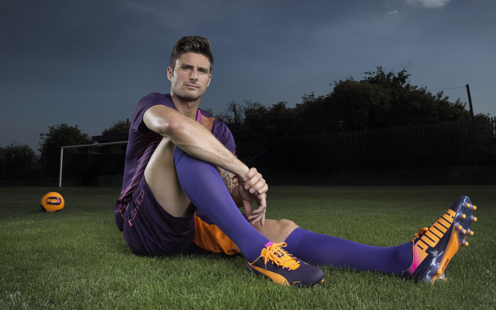 跨国青训合作推动足球科技创新,打造未来竞技新模式,青年足球训练