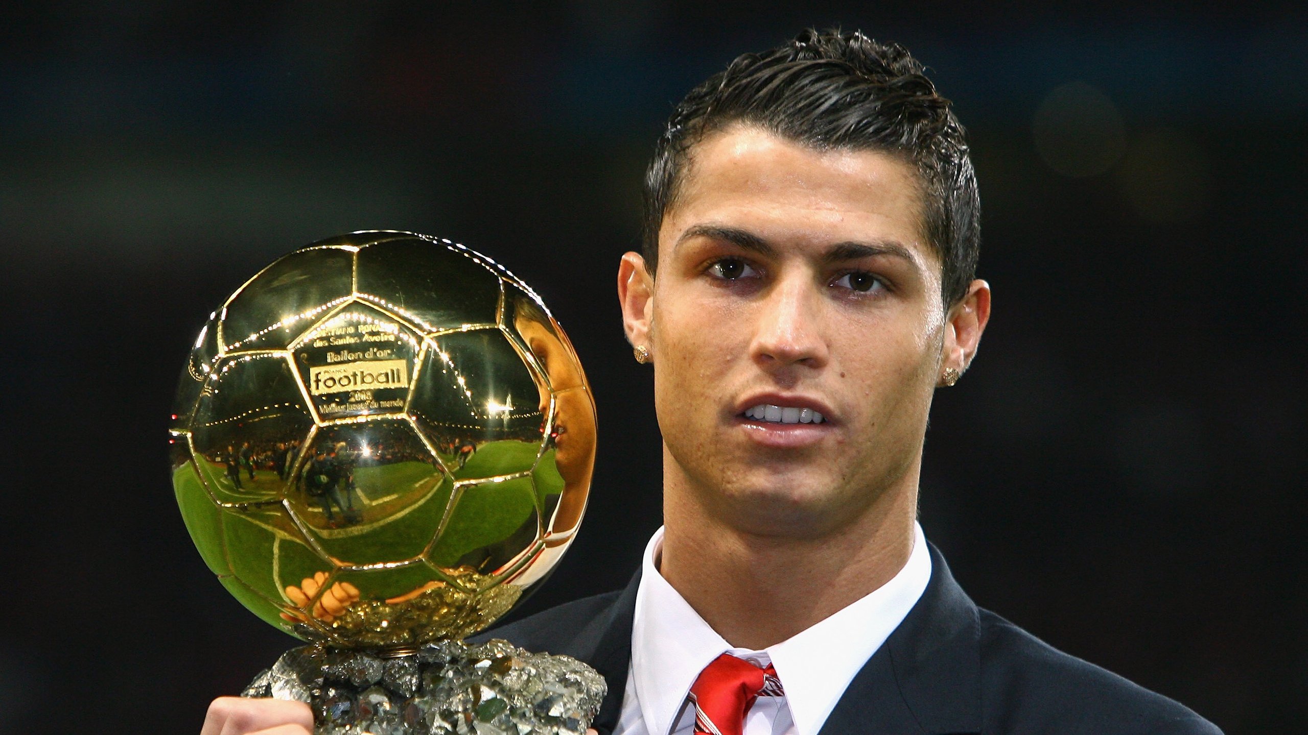 C罗社交平台晒训练照回应质疑，c罗的社交平台